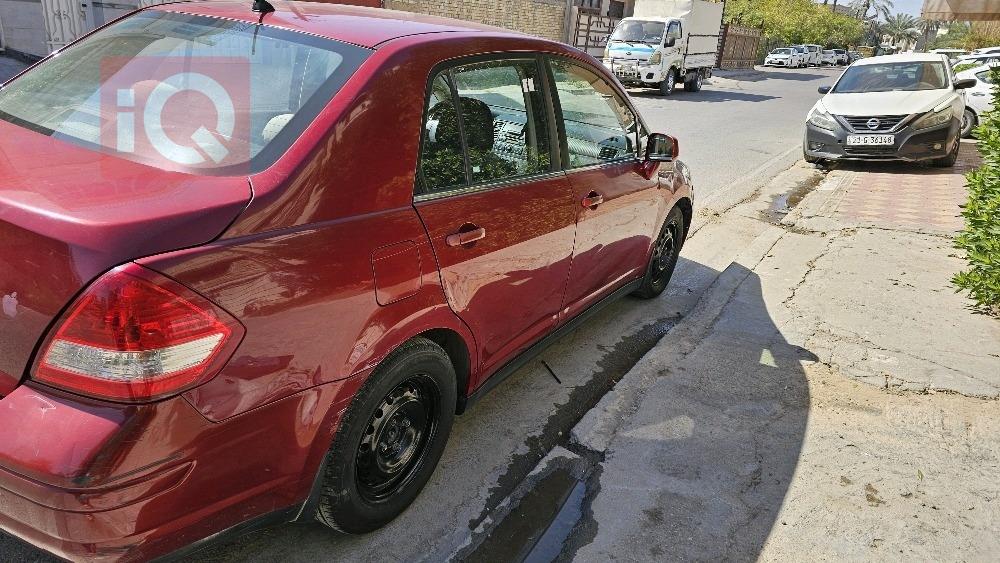 نيسان فيرسا